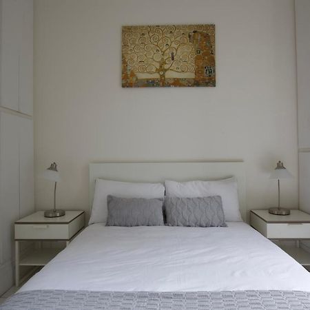 Large 2 Beds Flat Overlooking Clapham Common Park ロンドン エクステリア 写真