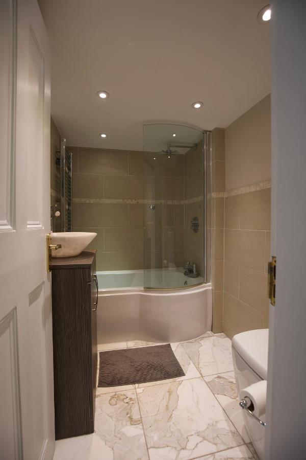 Large 2 Beds Flat Overlooking Clapham Common Park ロンドン エクステリア 写真