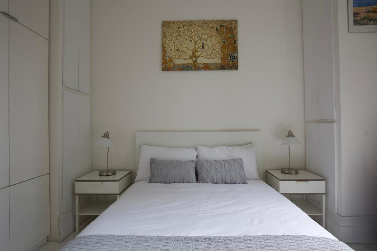 Large 2 Beds Flat Overlooking Clapham Common Park ロンドン エクステリア 写真