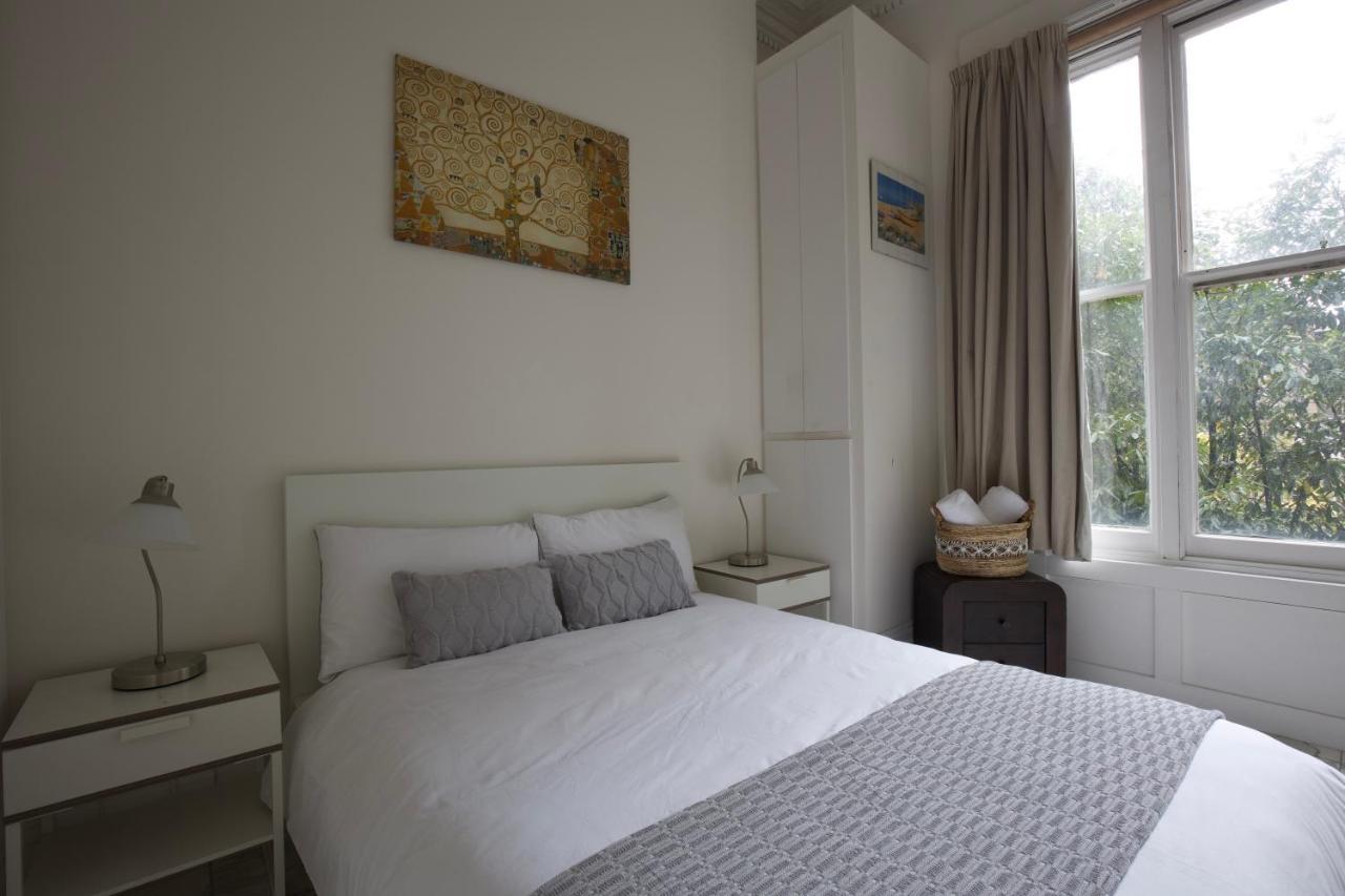 Large 2 Beds Flat Overlooking Clapham Common Park ロンドン エクステリア 写真