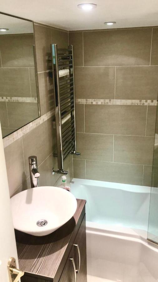 Large 2 Beds Flat Overlooking Clapham Common Park ロンドン エクステリア 写真