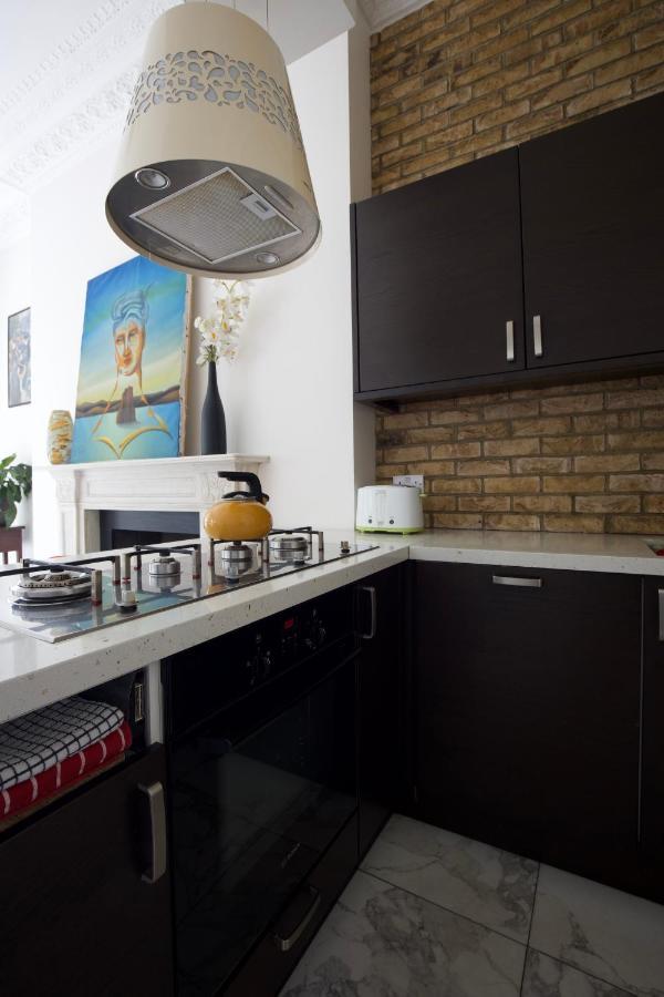 Large 2 Beds Flat Overlooking Clapham Common Park ロンドン エクステリア 写真